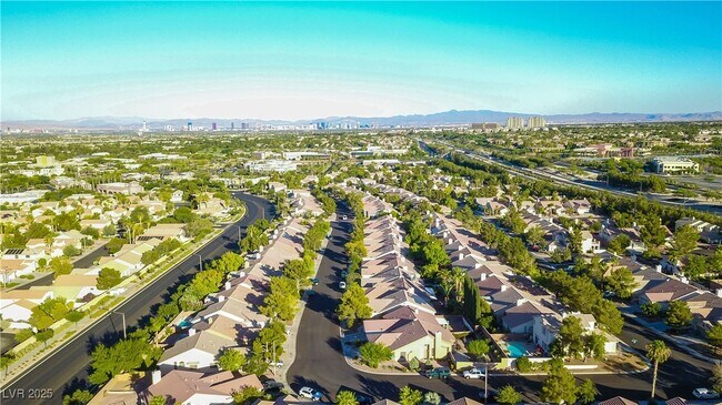 Building Photo - 9901 Trailwood Dr