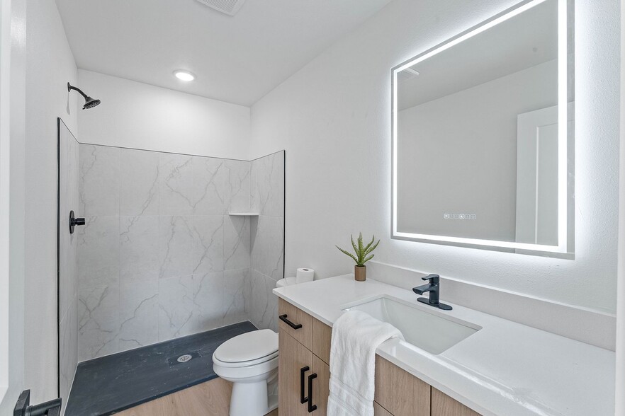 Building Photo - 1464 Hendon St