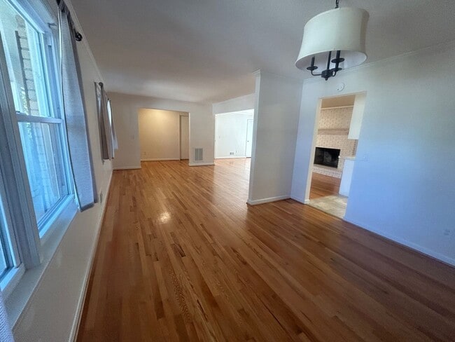Building Photo - 1015 Walters Ln