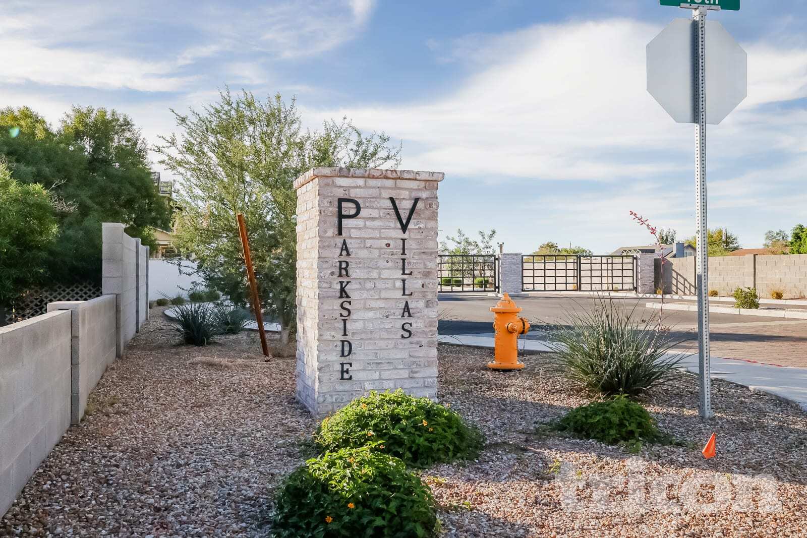 Building Photo - 1330 N Parkcrest