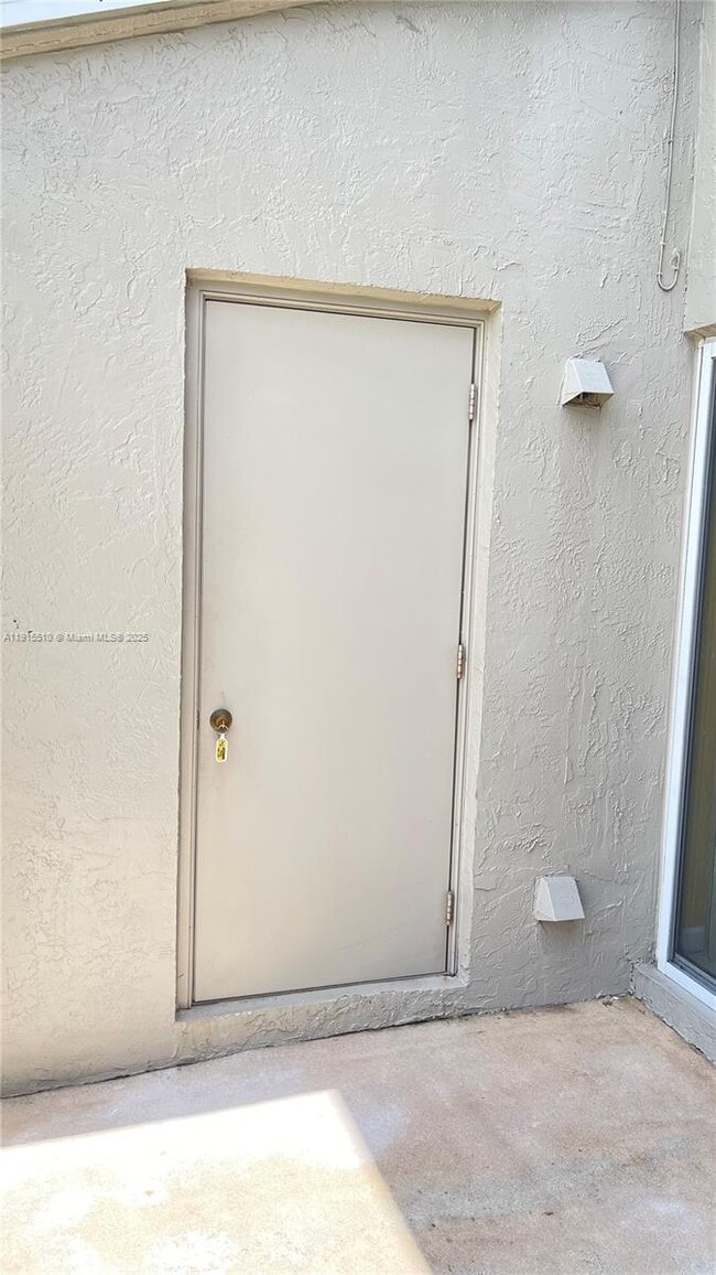 Building Photo - 8110 San Carlos Cir