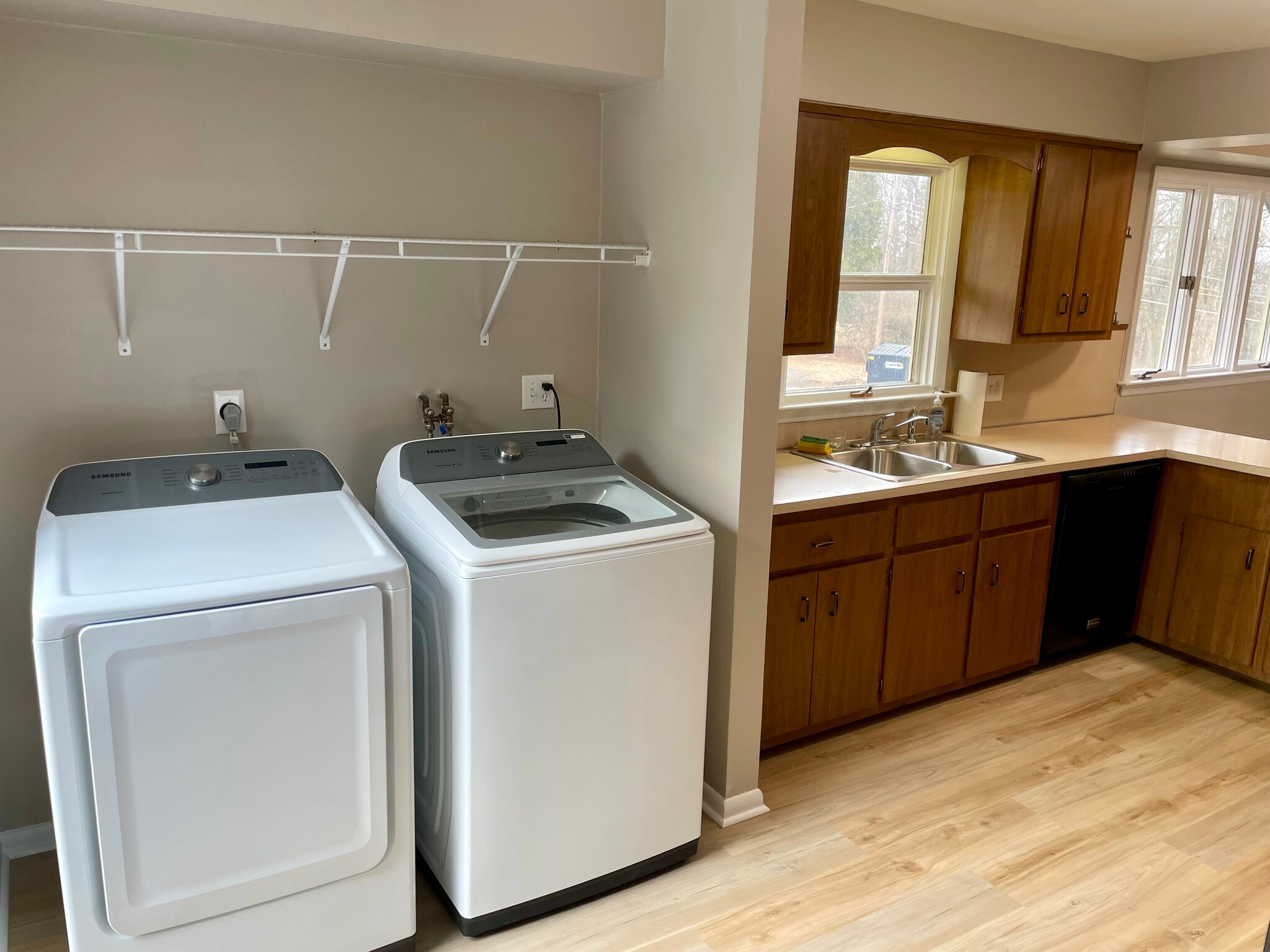 Building Photo - 513 Waverly Ave