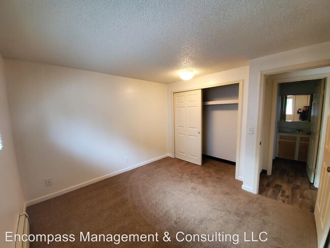 Building Photo - 2522-2536-2556 Simpson St SE