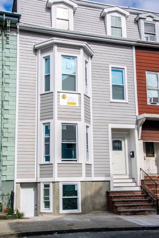 Building Photo - 80 Marion St