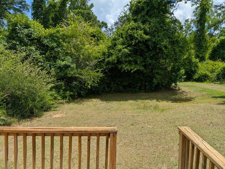 Back Yard - 2423 Chateau Ln