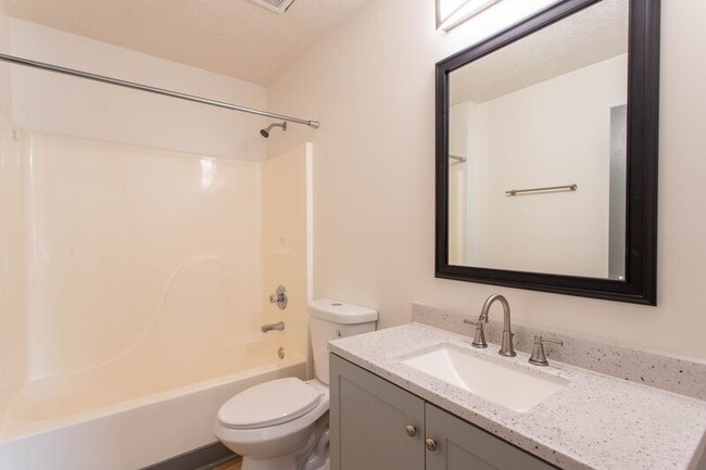 Building Photo - 605 Baron Dr