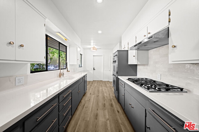 Building Photo - 1027 Acanto Pl