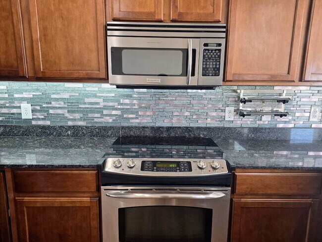 Building Photo - 2215 NW Bayberry Ln