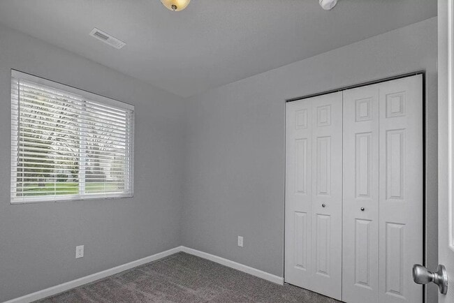 Building Photo - Beautiful Newer Condo for Lease