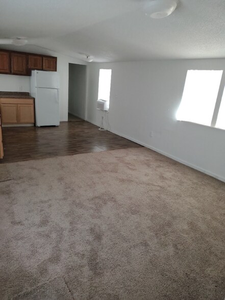 Building Photo - 128 SE Guinevere Ct