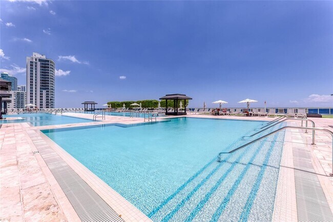 Building Photo - 1830 S Ocean Dr