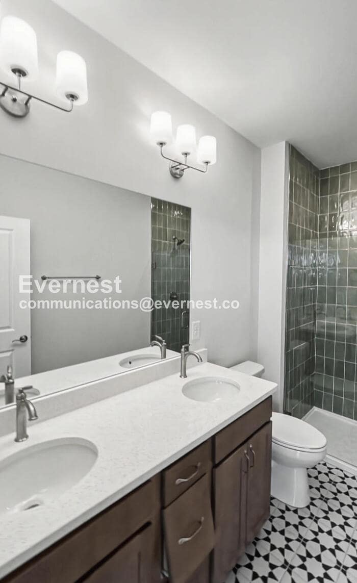 Building Photo - 747 Bespoke