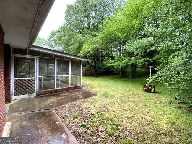 Building Photo - 452 Windsor Dr SW
