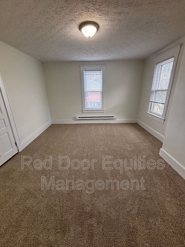 Building Photo - 522 N High St