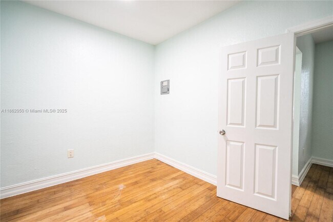 Building Photo - 7301 Carlyle Ave