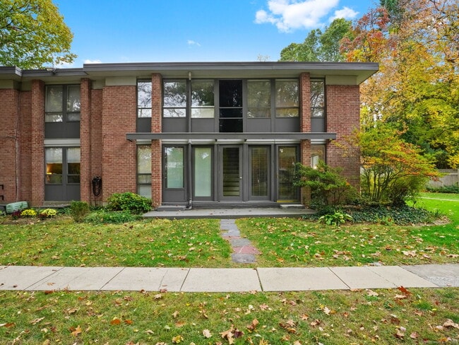 Primary Photo - 160 Fairfield Woods Rd