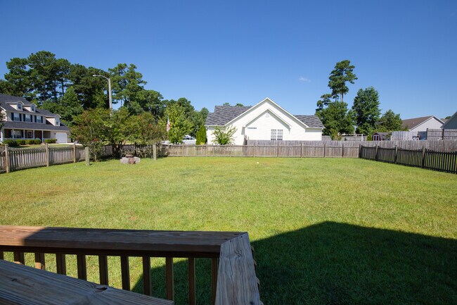 Building Photo - 4 Bedroom 2 Bath