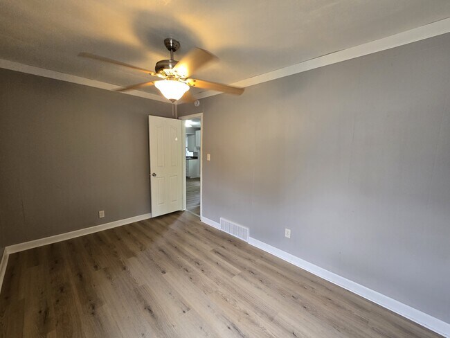 Building Photo - 512 Maynard Ave