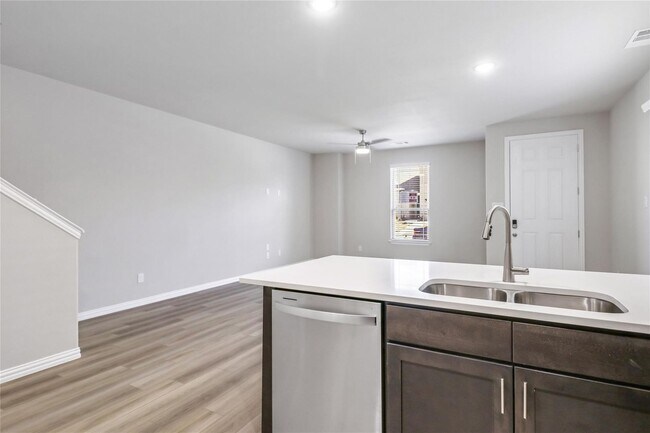 Building Photo - Gorgeous Townhouse for rent in North Fort ...