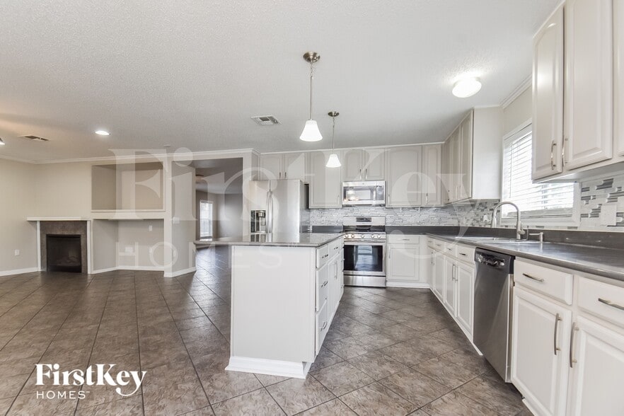 Building Photo - 458 Rona Ln