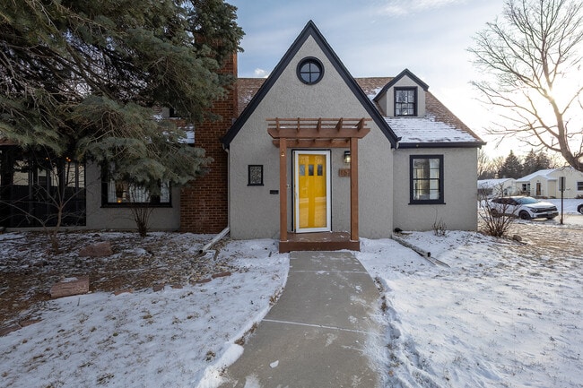 Building Photo - 1621 W 22nd St