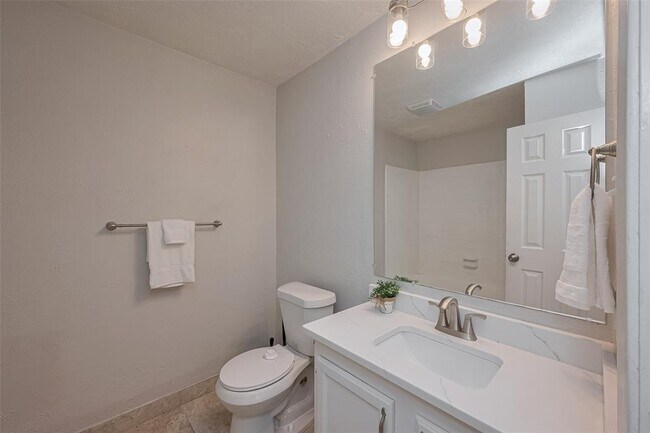 Building Photo - 3835 Cypressdale Dr