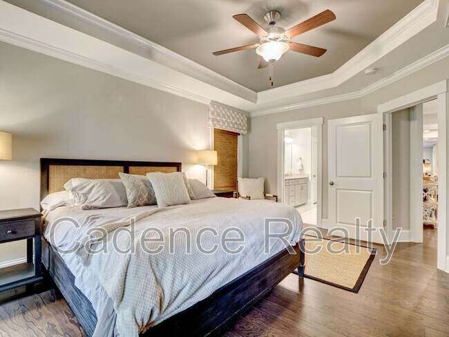 Building Photo - 7120 Maple Leaf Dr