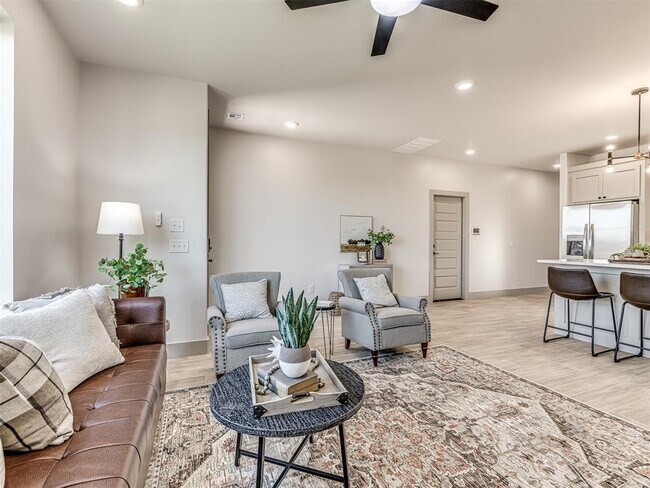 Building Photo - 2633 Crescent Ave