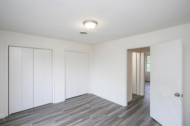 Building Photo - 1517 Meadow Bend Dr