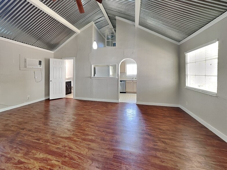 Building Photo - 2015 McMillan Ave