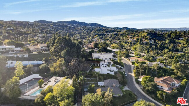 Building Photo - 3690 Crownridge Dr