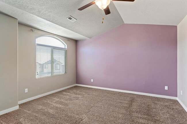 Building Photo - 3 Bed 2.5 Bath Layton Townhome