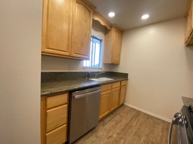 Building Photo - Rancho Cucamonga Two Bedroom Condo