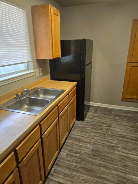 Building Photo - 2406 S Laredo St