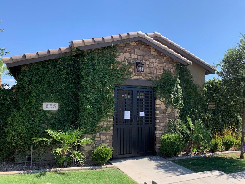 Building Photo - 4077 S Sabrina Dr