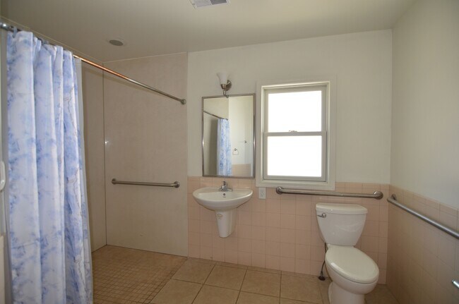 Building Photo - 2620 Losantiville Ave