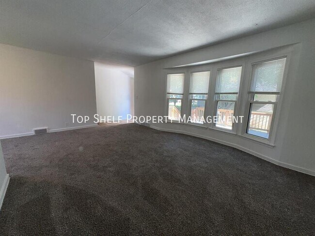 Building Photo - 3816 Clinton Ave