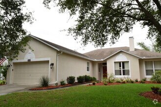 Building Photo - PRISTINE 3/2 one story home in Errol Estates!