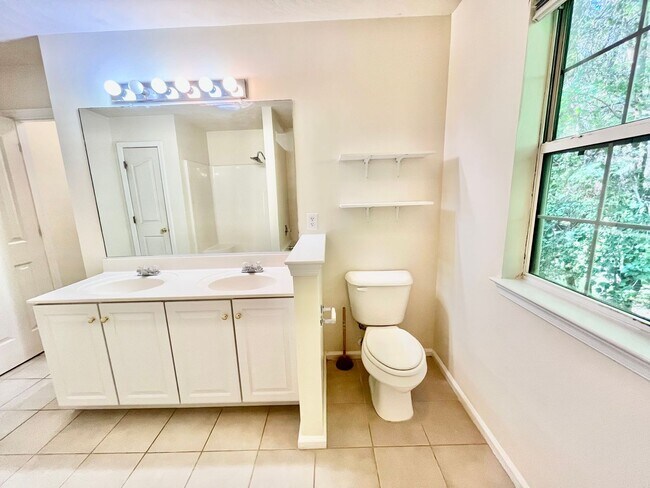 Building Photo - Spacious 4 Bedroom Home on Cul-de-sac in Castleton Virginia Beach!