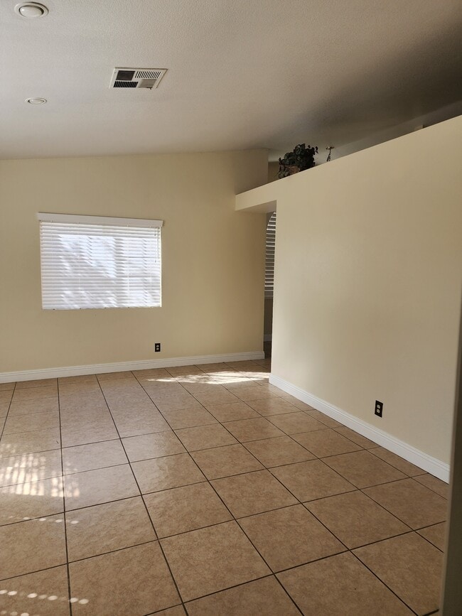 Building Photo - 2341 Langhorn St