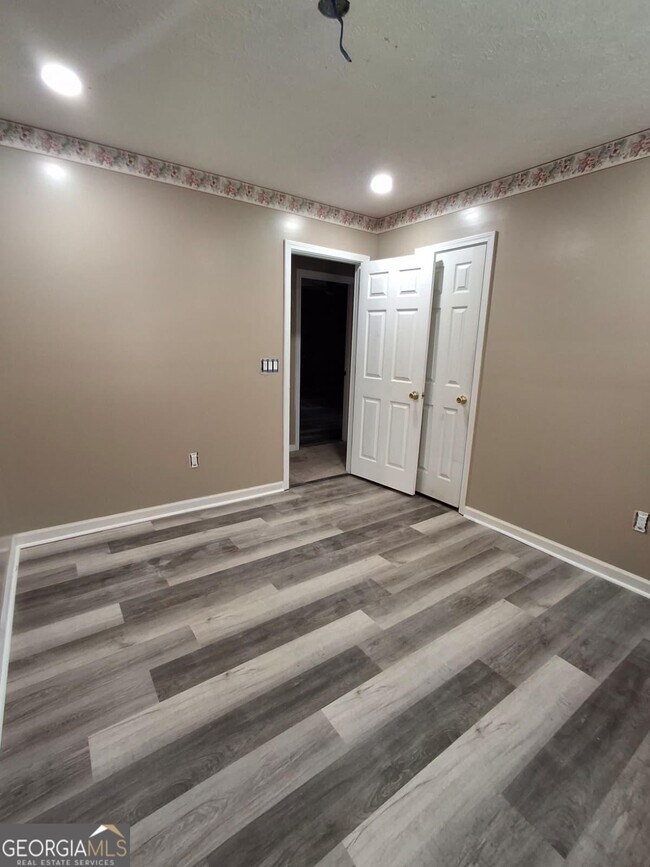 Building Photo - 1358 Stoneleigh Way