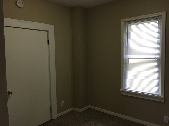 Building Photo - Beautiful 3 Bedroom 1 bath house in St. Paul