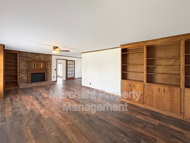 Building Photo - 601 Fairview Church Rd