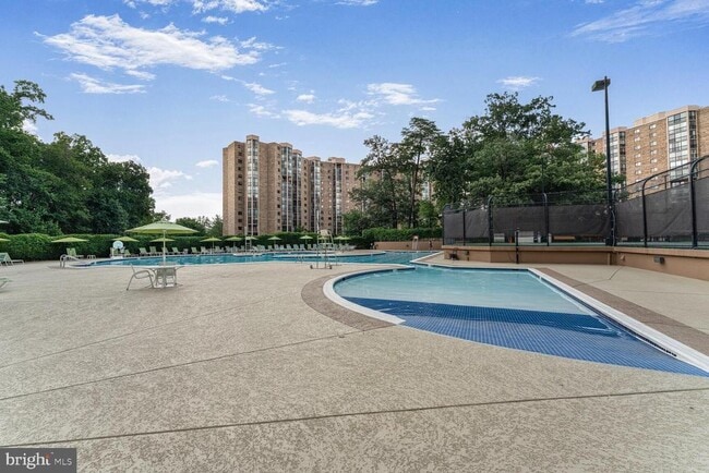 Building Photo - 5901 Mt Eagle Dr