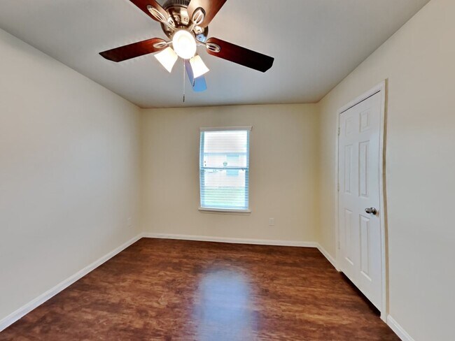 Building Photo - 12623 Mountain Daisy Rd