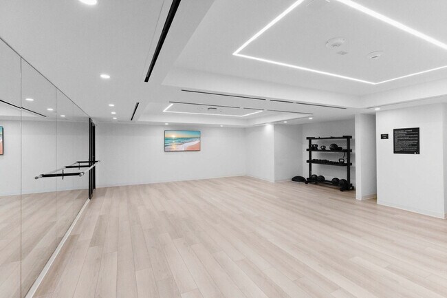 Building Photo - 225 N Miami Ave