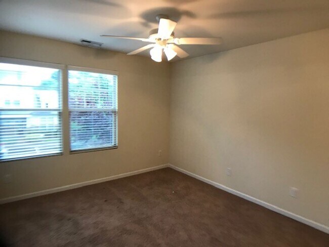 Building Photo - 105 Mt Evans Dr