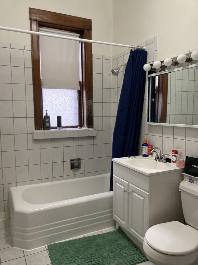 Building Photo - 2223 W Iowa St