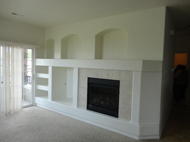 Building Photo - Beautiful 2BR/2BA Condo in Parkfield Lake! AVAIL 08/14