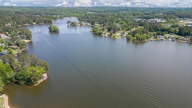 Building Photo - 541 N White St